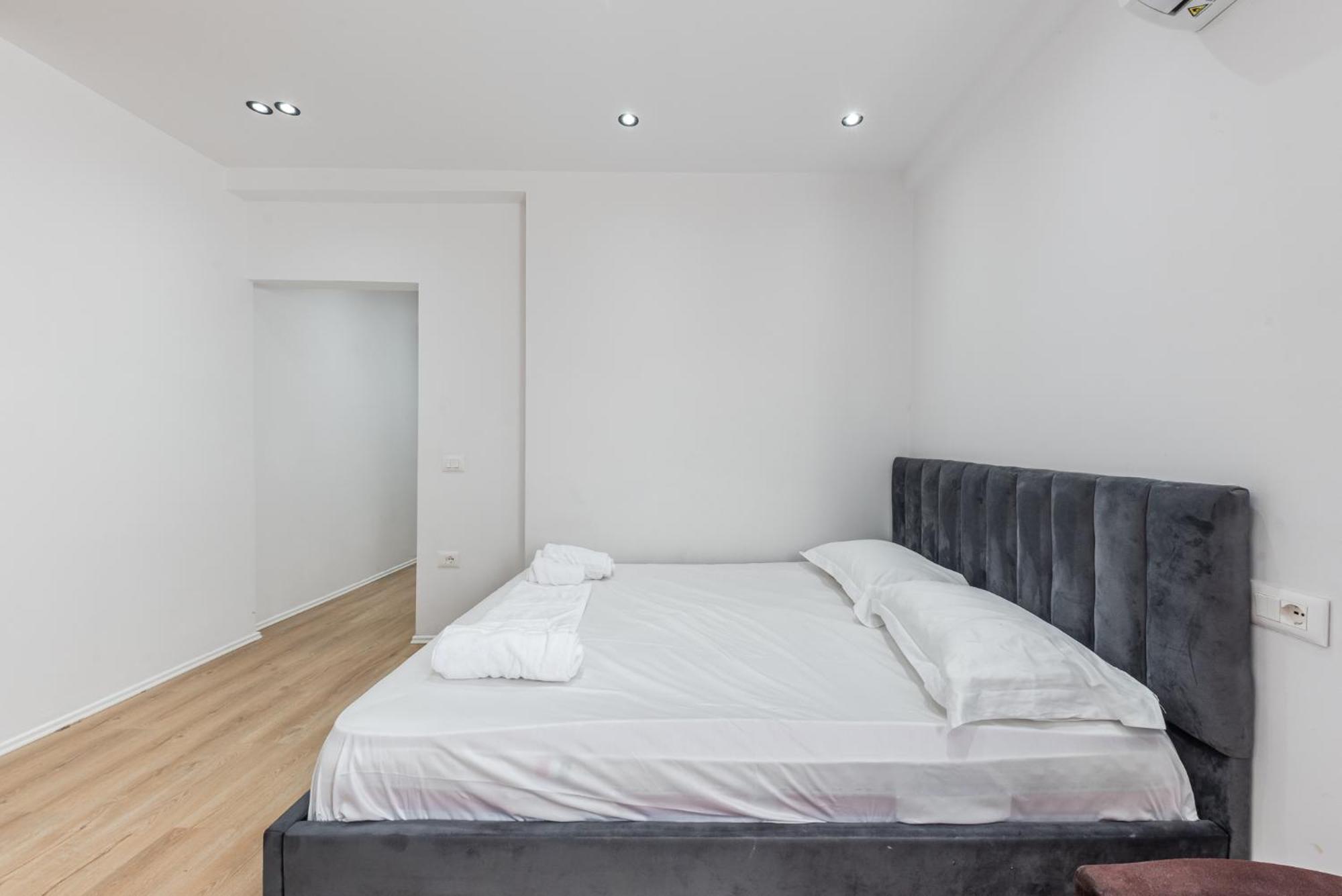 Atelier Apartments By Kondo Stays Тирана Екстер'єр фото